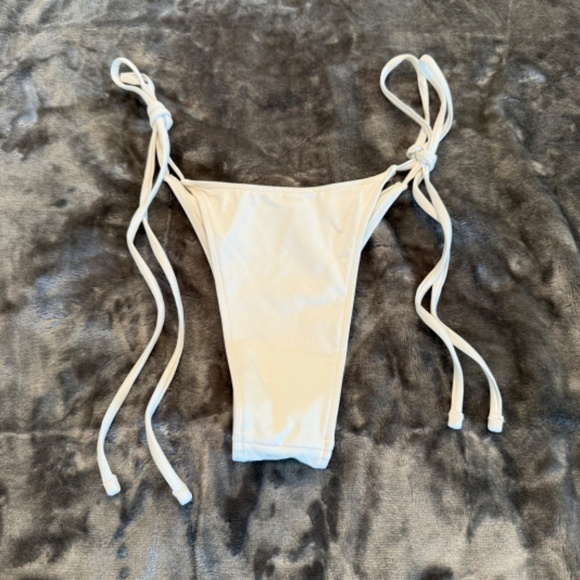 New! Frankie’s Bikinis Tia String Bikini Bottom White 31556 - Picture 7 of 10
